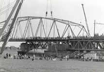 170423 Afbeelding van de werkzaamheden ten behoeve van de vervanging van de spoorbrug over de IJssel bij Westervoort, ...